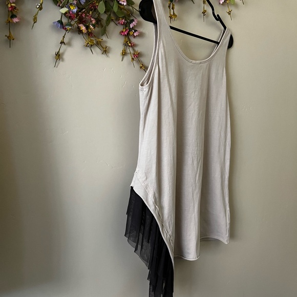 New with Tag LUUKAA Oversized Asymmetrical Tank Top Size 2 USA 10 💃 - Picture 3 of 9